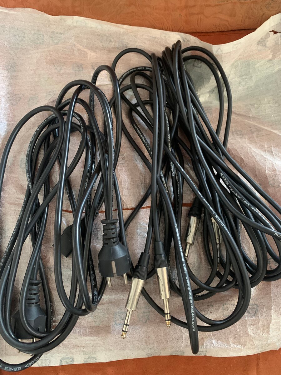 Yamaha HS5 Studio Monitors