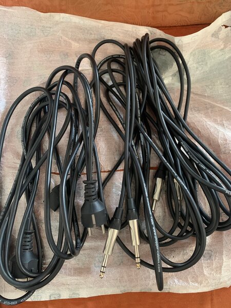 Yamaha HS5 Studio Monitors