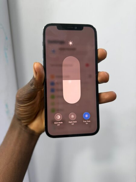 iPhone 12simple sans ID