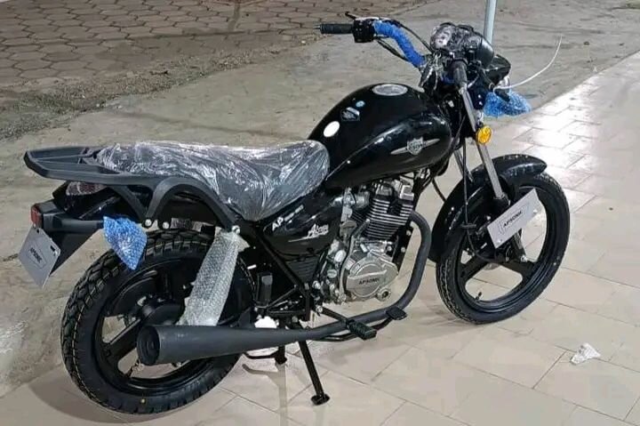 Moto classique noire 150cc