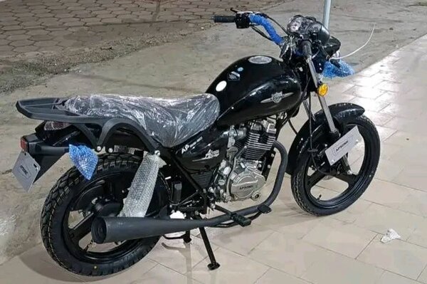 Moto classique noire 150cc