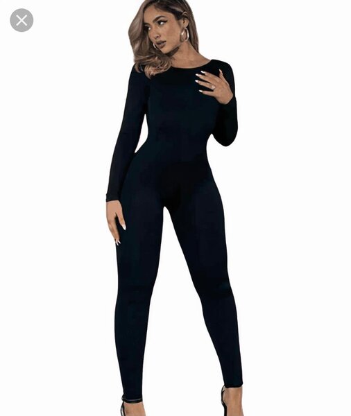 Combinaison moulante noire