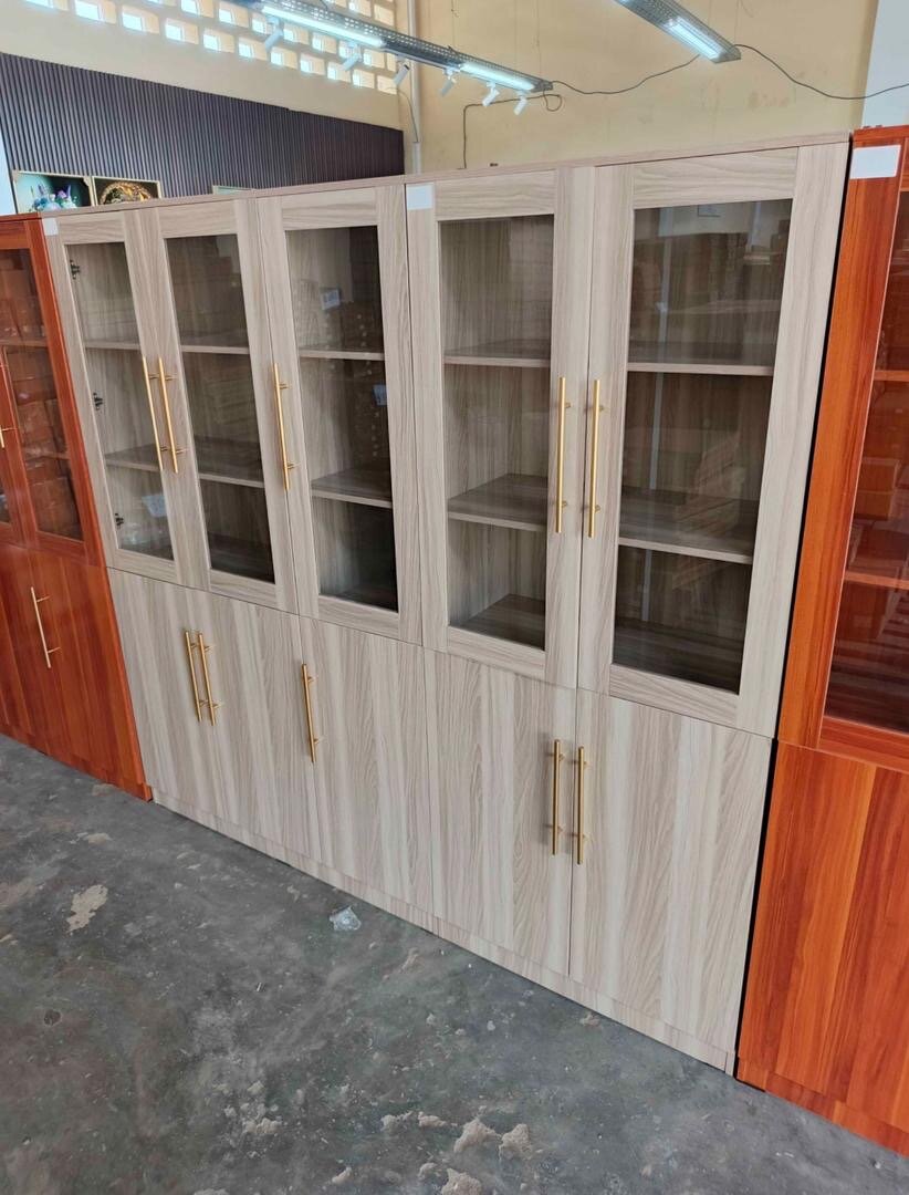 Vitrine en bois moderne