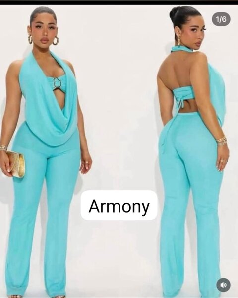 Combinaison bleue élégante