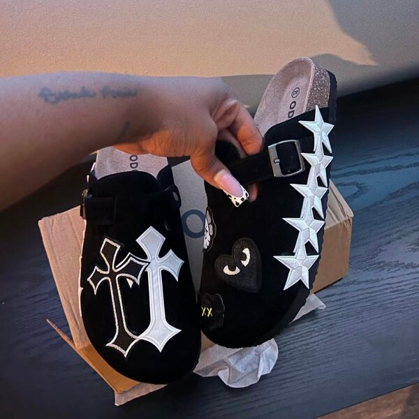 Mules en daim personnalisés