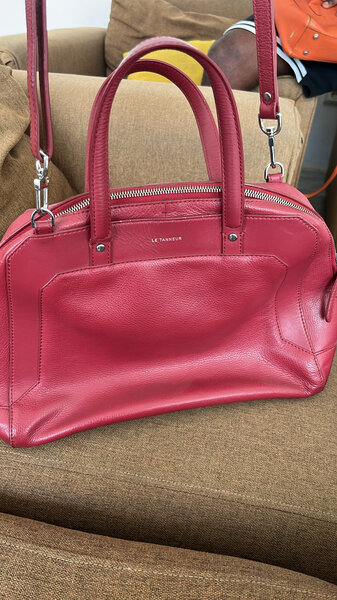 Sac à main en cuir rouge