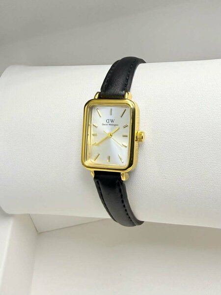 Montre élégante rectangulaire