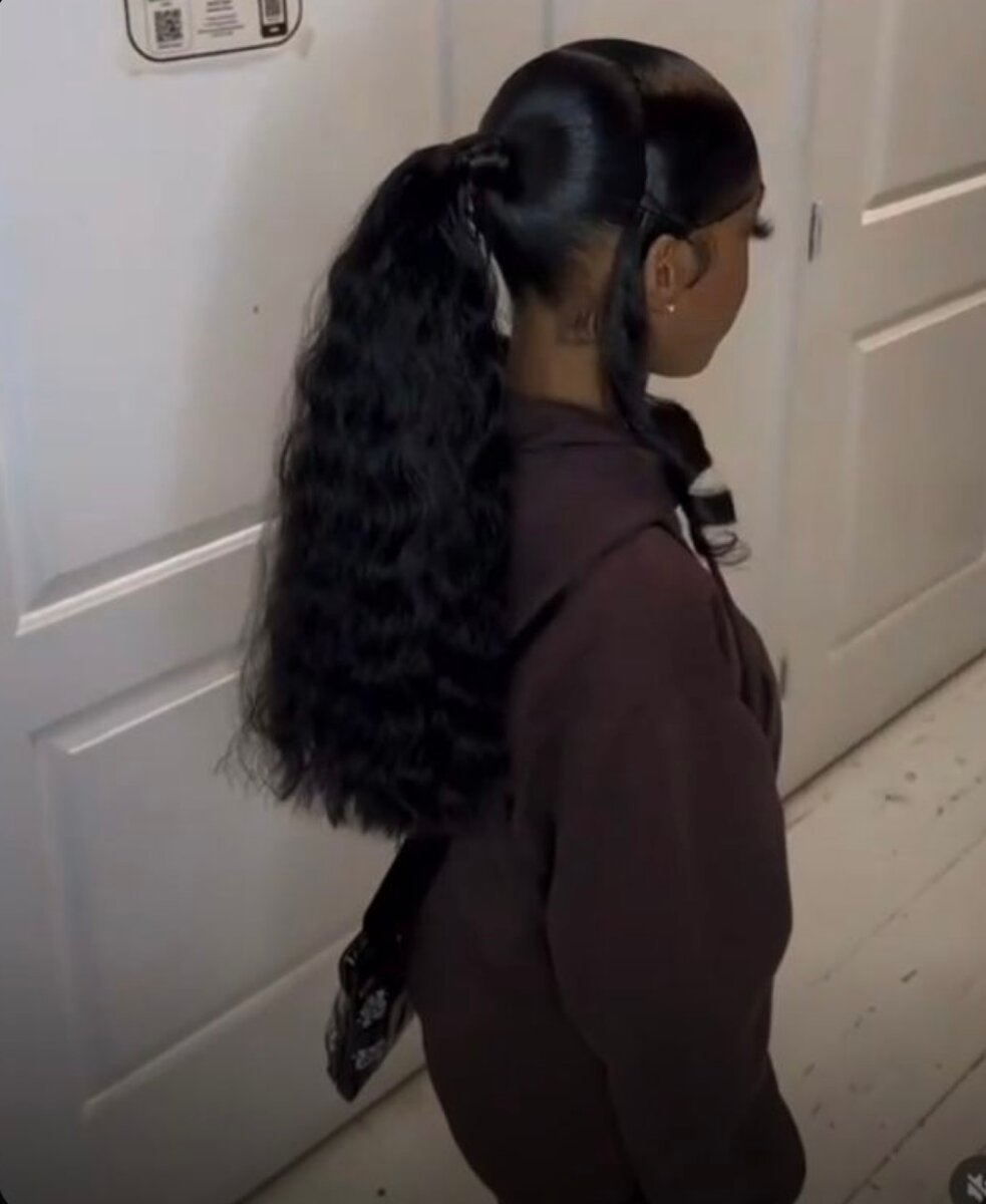 Perruque queue de cheval longue bouclée