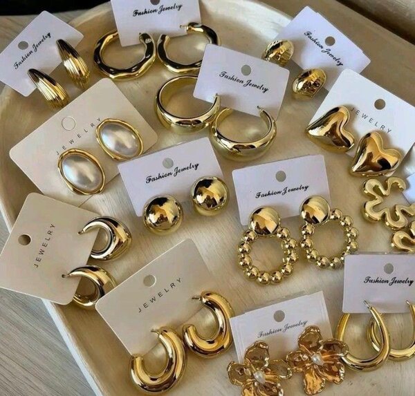 Boucles d'oreilles dorées élégantes