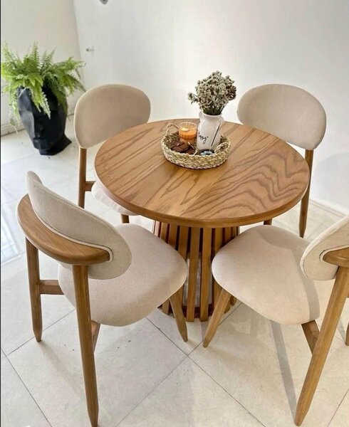 Table ronde en bois moderne