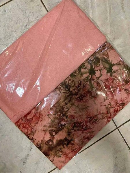 Tissu imprimé floral rose