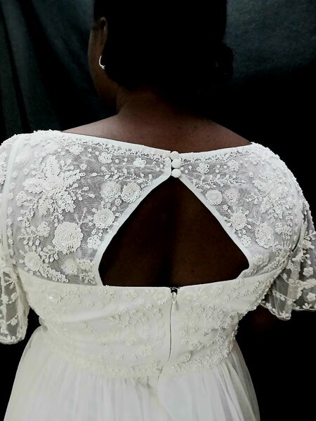 Robe de Mariée en Dentelle Élégante