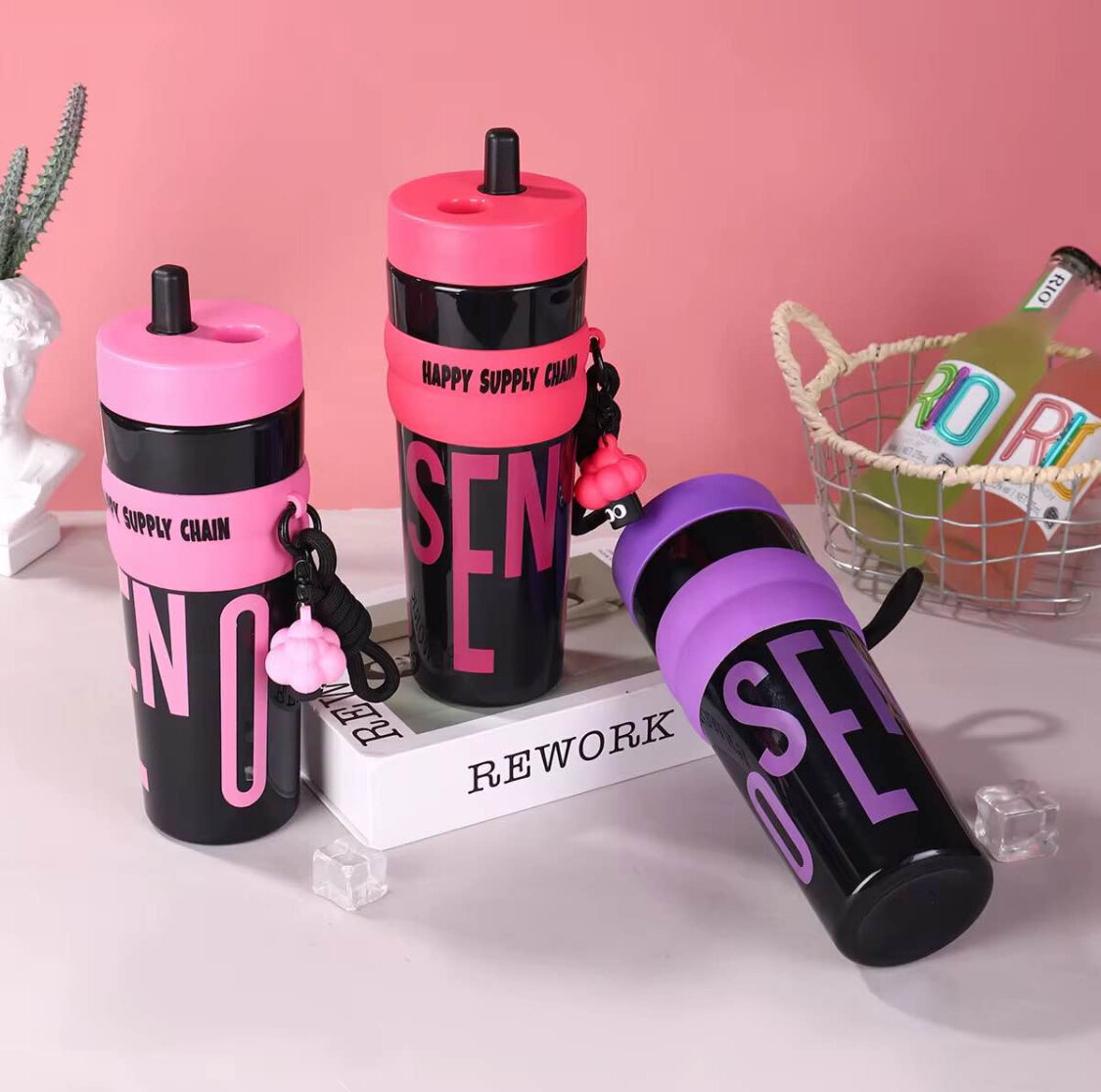 Gourde personnalisée avec paille et anneau