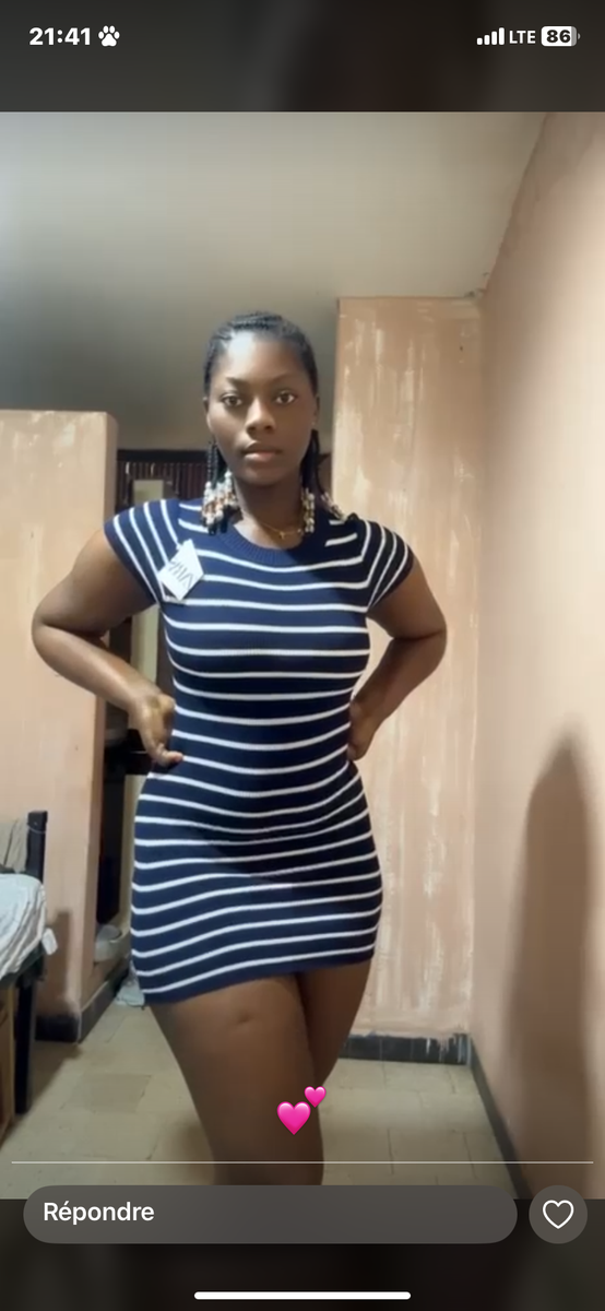 Robe moulante rayée élégante