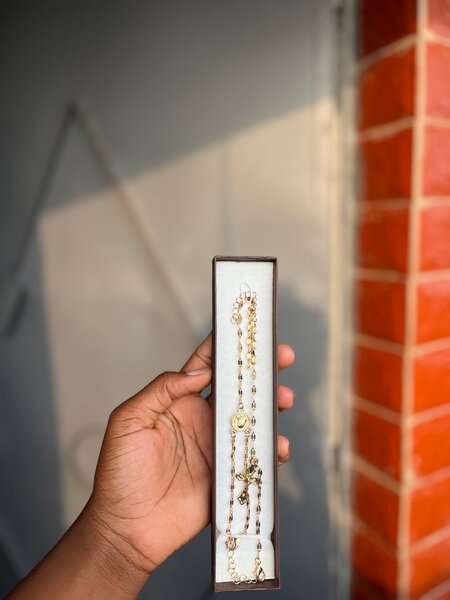 Collier chapelet doré élégant