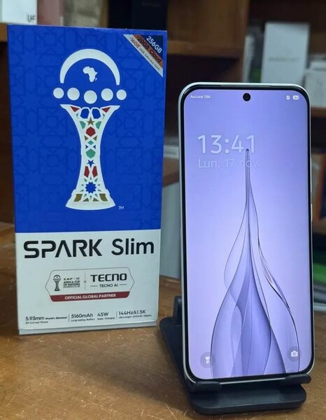 Tecno Spark Slim - Smartphone élégant