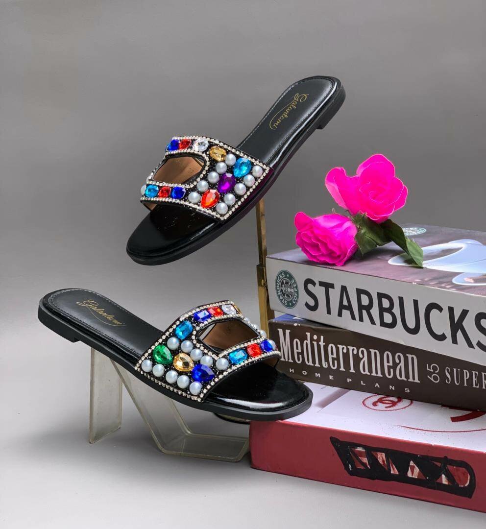 Sandales à strass élégantes