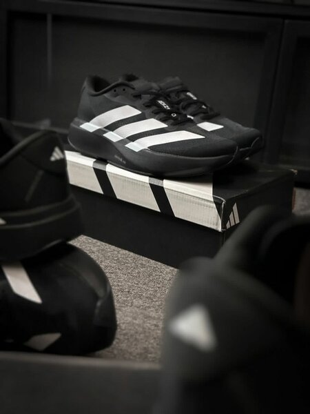 Baskets Adidas noires légères