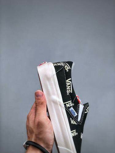 Vans Classic Slip-On Sneakers