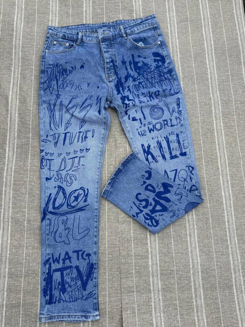 Jean avec Graffitis Modernes