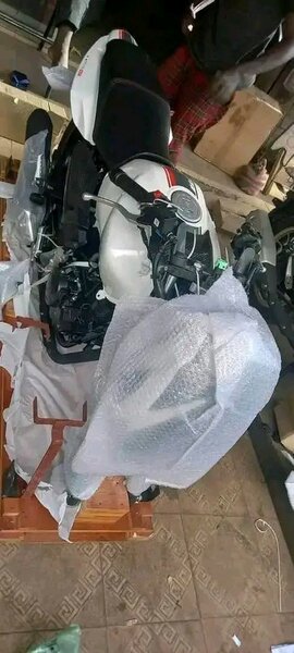 Moto sportive fraîchement livrée