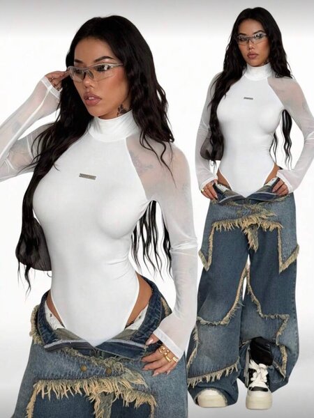 Body blanc à col haut et manches transparentes