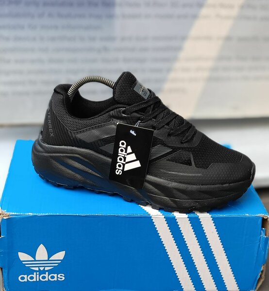 Chaussures de sport Adidas