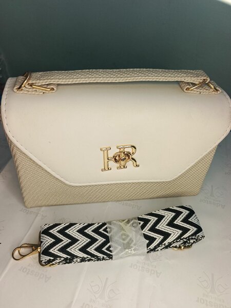 Sac à main élégant beige