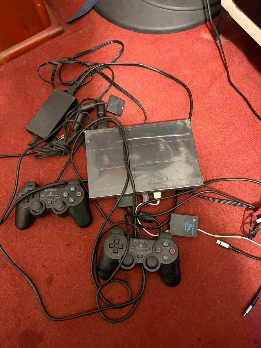 Console Sony avec manettes PS2