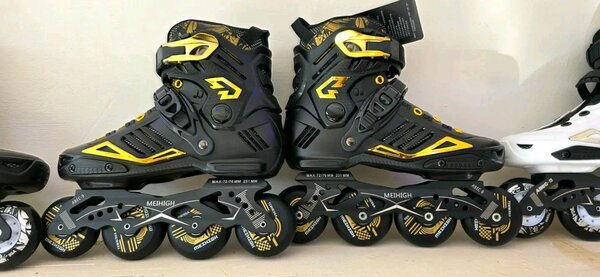 Rollers en ligne agressifs