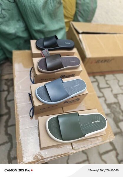 Sandales plates homme