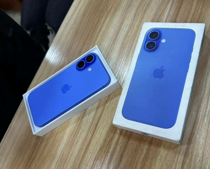 iPhone 16 bleu neuf