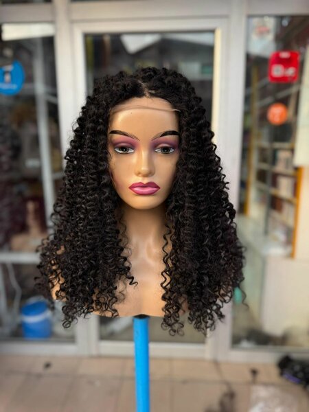 Perruque Bouclée en Dentelle