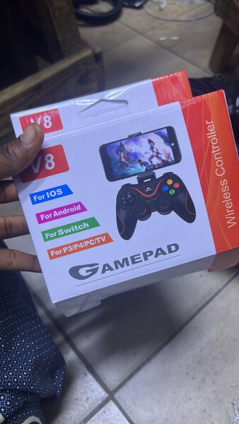 Manette sans fil V8 universelle