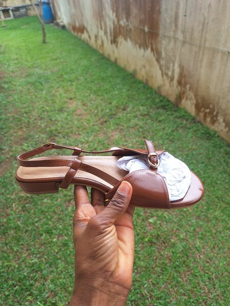 Sandales en cuir marron