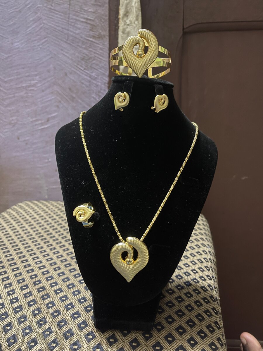 Parure Bijoux Dorés Élégants