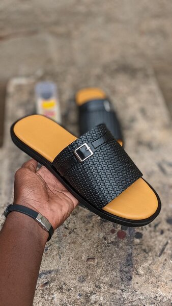 Sandales en cuir tressé pour hommes