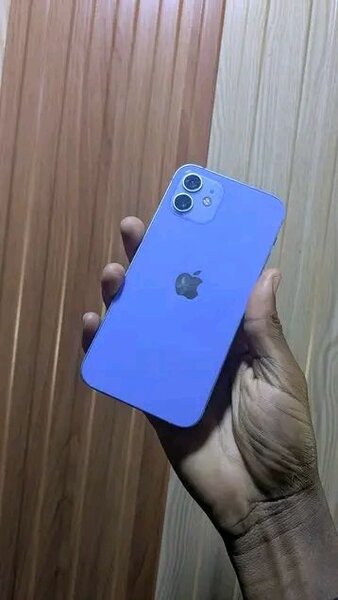 iPhone 12 Bleu Éclatant