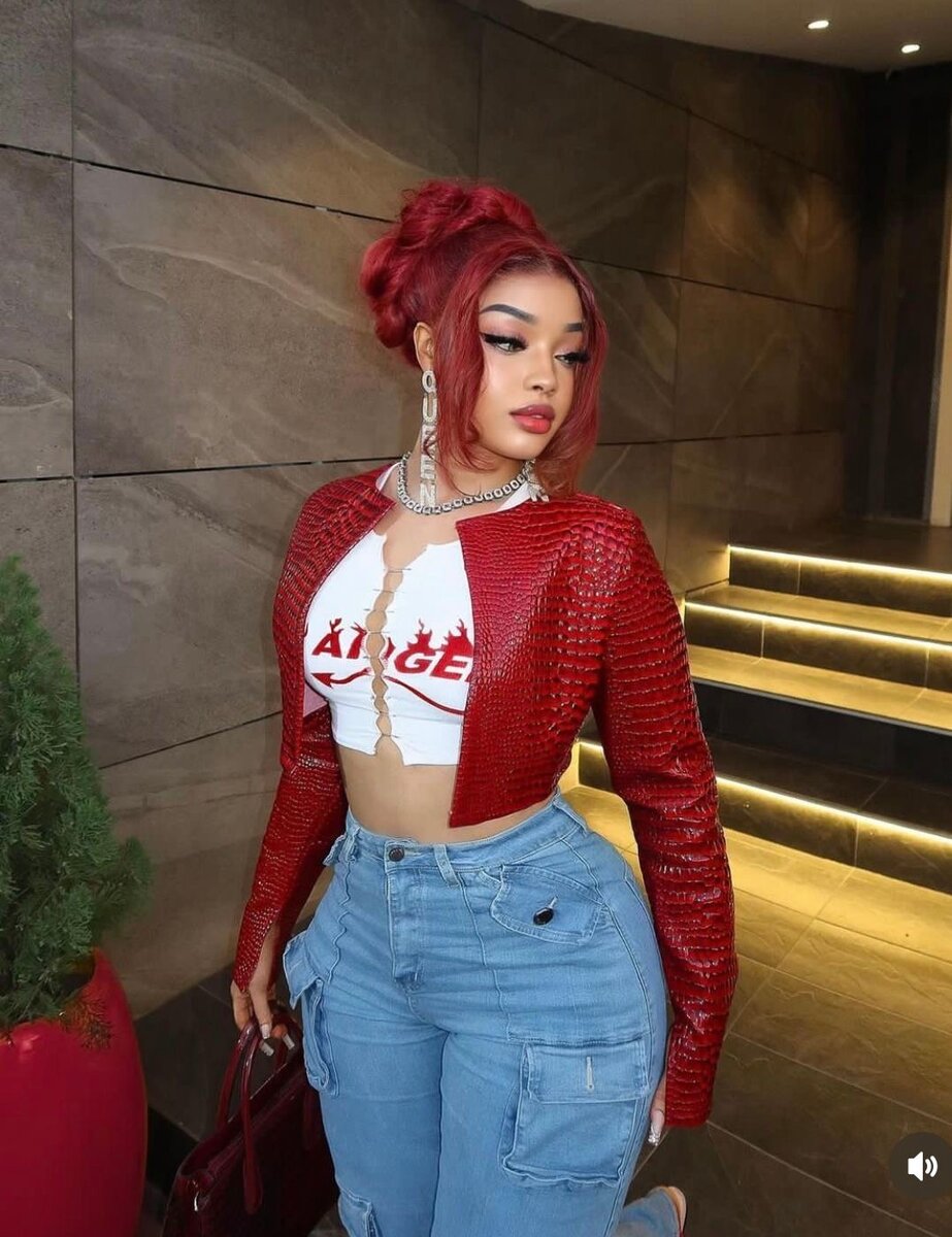 Veste en cuir rouge moderne