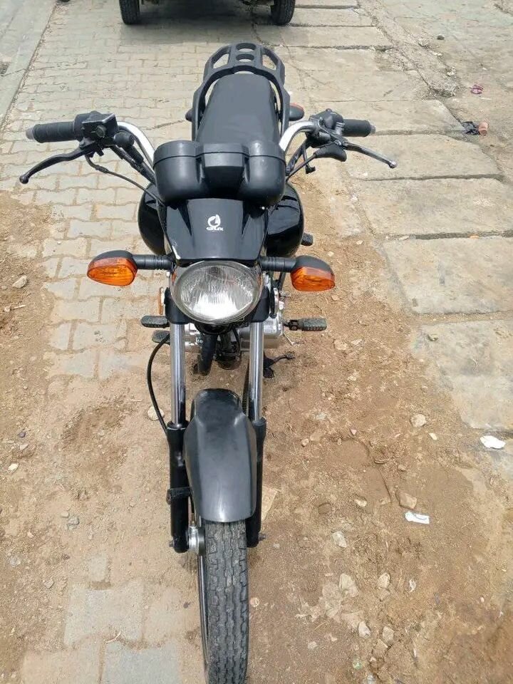 Moto élégante et robuste