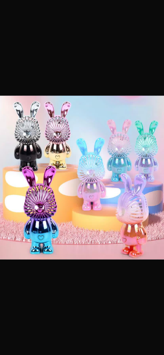 Figurines de lapin colorées