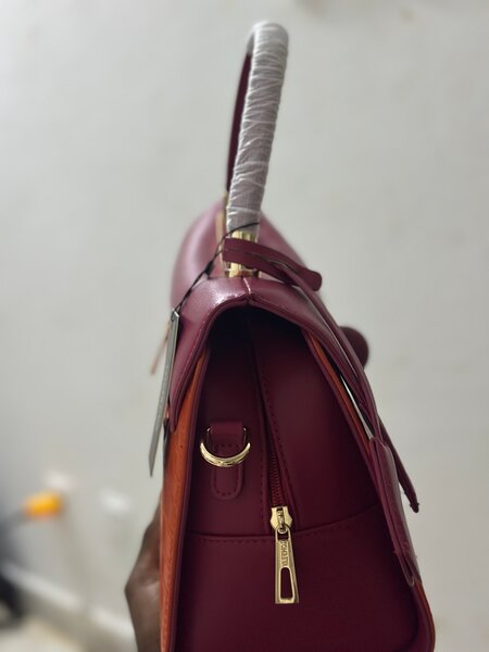 Sac à main bicolore élégant