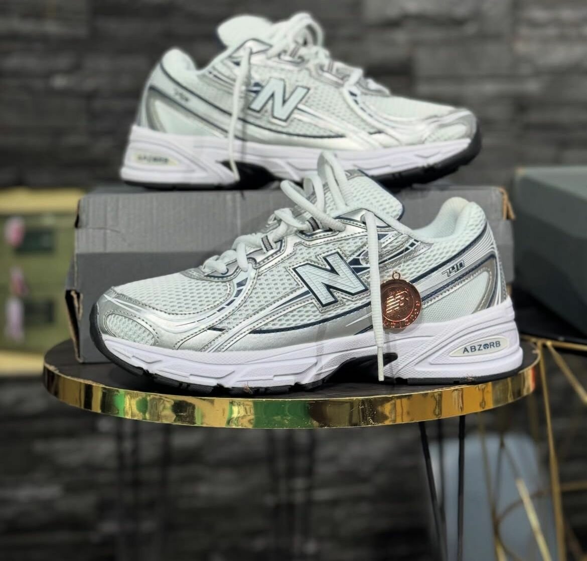 New balance 740