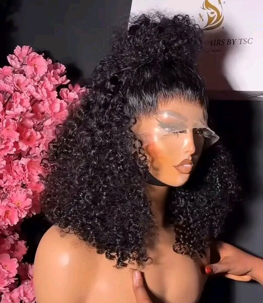 Perruque Bouclée Volumineuse