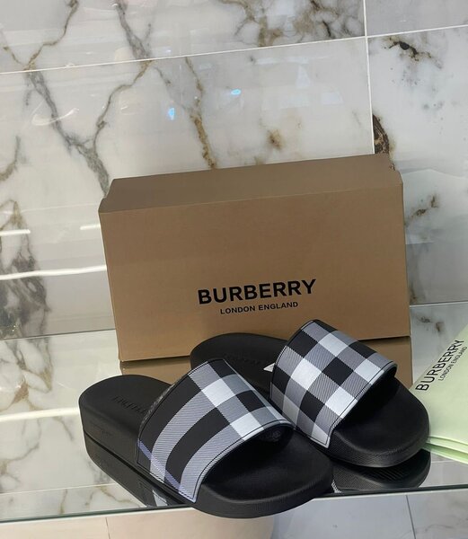 Sandales de marque élégantes