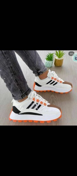 Baskets blanches modernes