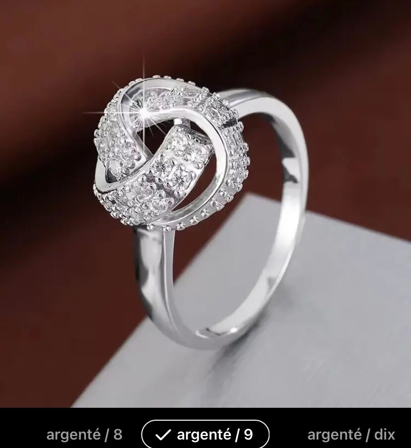 Bague élégante incrustée