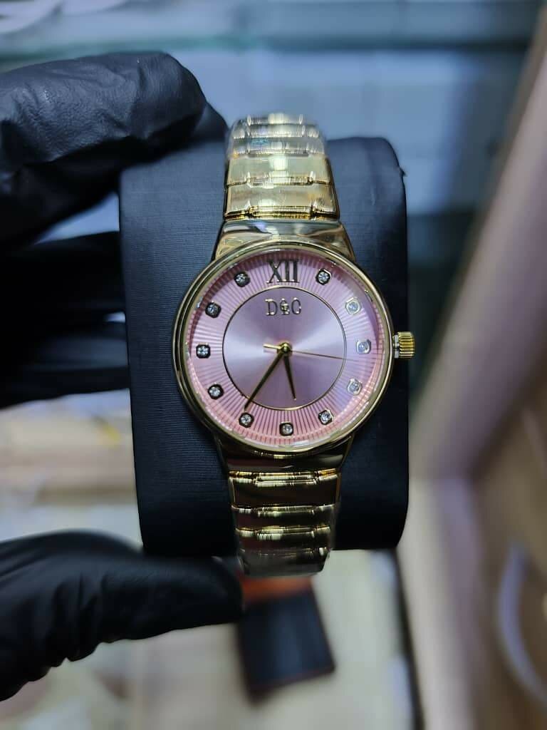 Montre Or plaque élégante