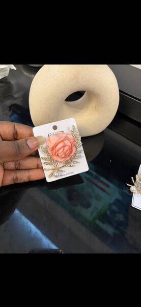 Broche Fleur Élégante