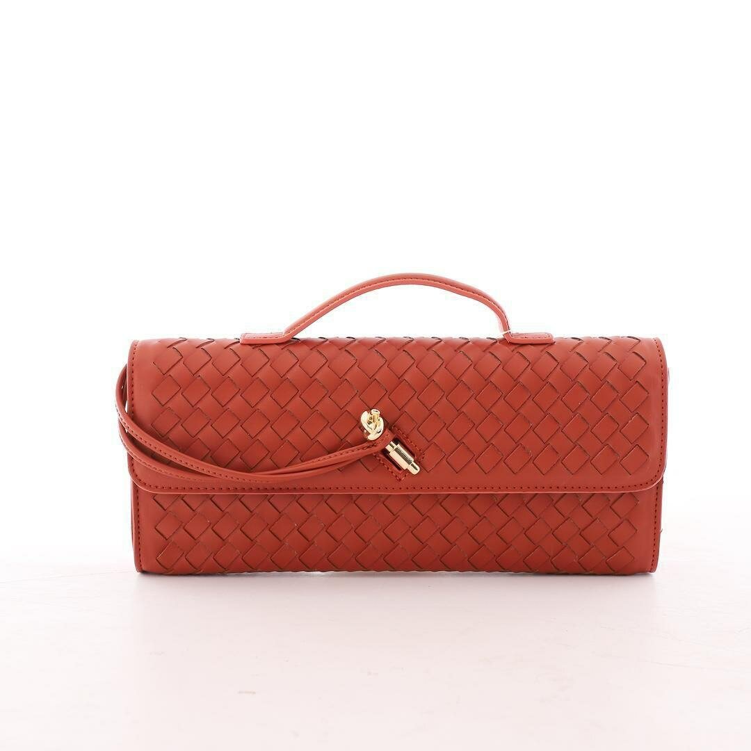 Pochette tressée élégante